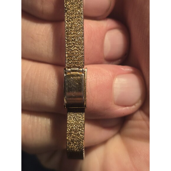 Vintage Armitron Deauville Diamond 19mm Ladies\' Gold Tone Bracelet Watch. 7\